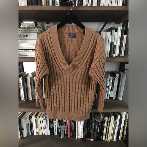 NWOT Preppy Perfectly Over-sized Gant Stretch Cotton Cable Knit V-Neck Sweater M - Picture 2 of 15